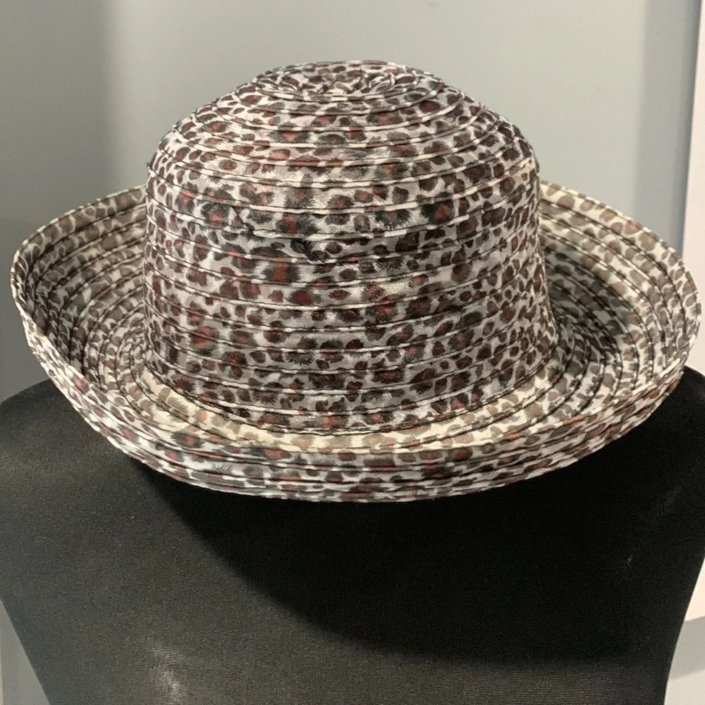 Animal print hat for sunny days - OS - Picture 2 of 8
